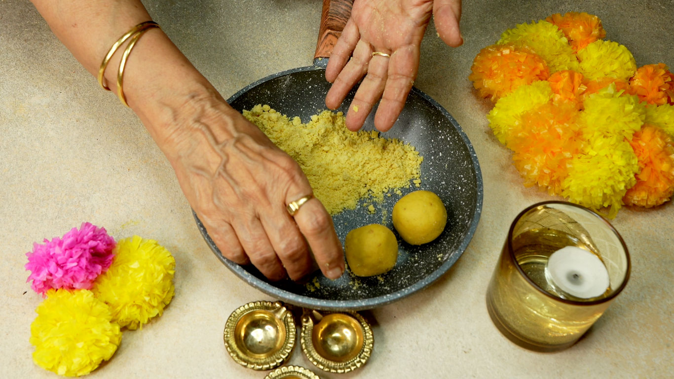 Besan Laddoo Recipe